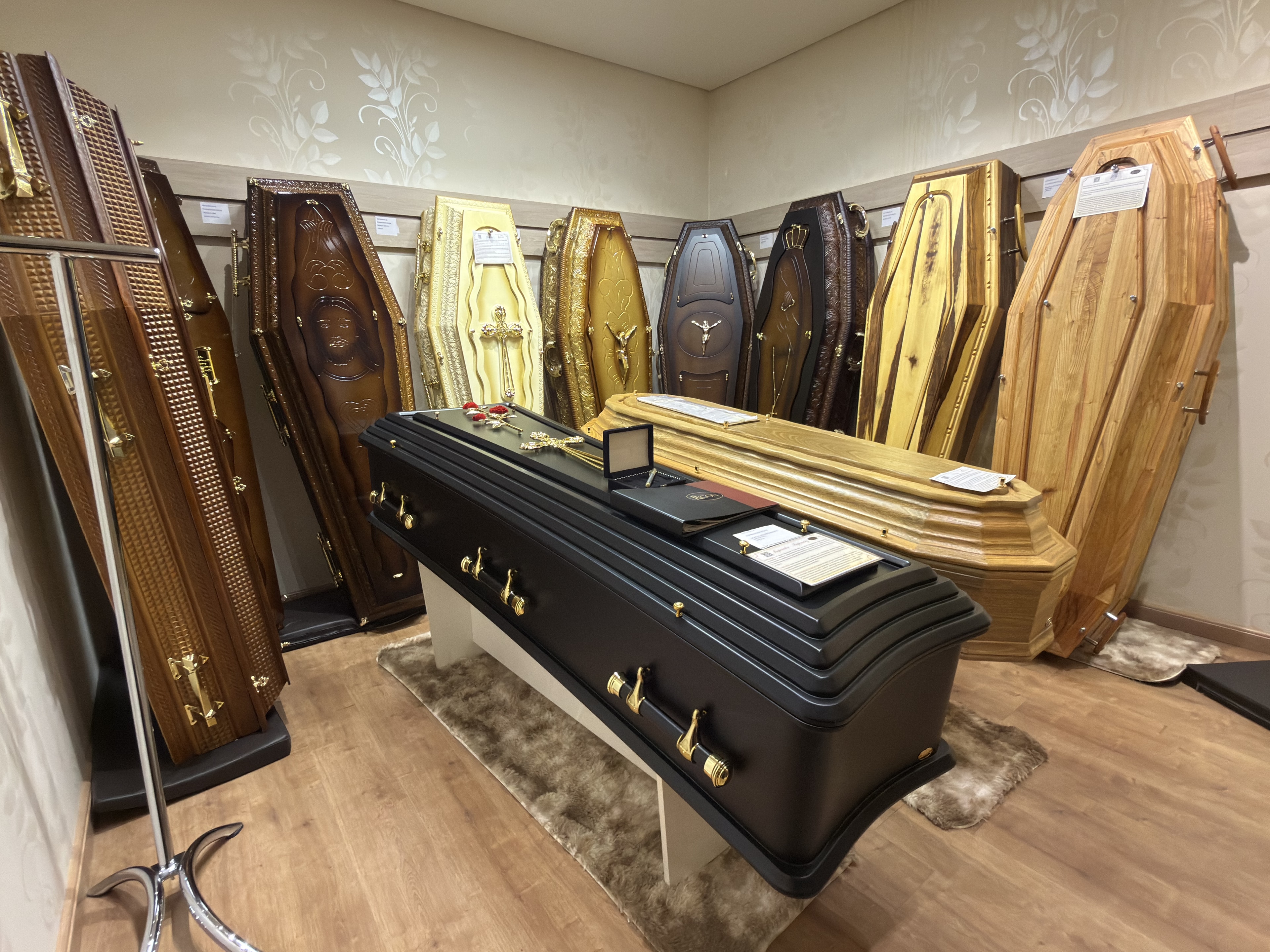 Urnas personalizadas da marca Rigon disponíveis na Funerária São Benedito